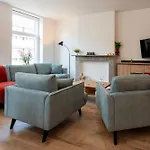 The Break Your Cozy Coastal Escape And Free Parking Apartament