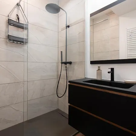 The Break Your Cozy Coastal Escape And Free Parking Apartamento